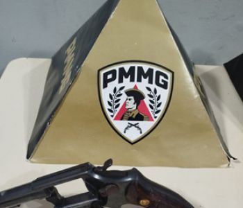 PM RETIRA ARMA DE FOGO DE CIRCULAÇÃO APÓS AMEAÇA EM FORMIGA