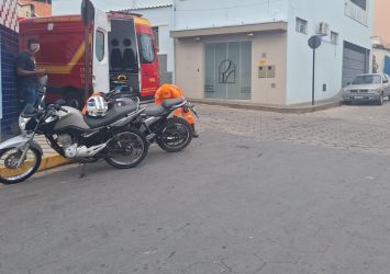 MOTOCICLISTA FICA FERIDO EM COLISÃO ENVOLVENDO MOTOCICLETAS NO BAIRRO OURO NEGRO EM FORMIGA
