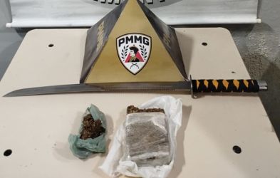 HOMEM É PRESO POR TRÁFICO DE DROGAS NO BAIRRO SOUZA E SILVA, EM FORMIGA