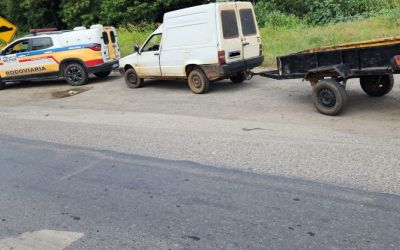 CONDUTOR É PRESO POR CONDUZIR VEÍCULO COM REBOQUE IRREGULAR NA BR 354 EM ARCOS