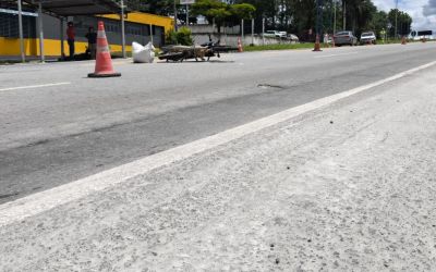 MOTOCICLISTA FICA FERIDO EM COLISÃO ENTRE AUTOMÓVEL E MOTOCICLETA NA MG-050 EM FORMIGA