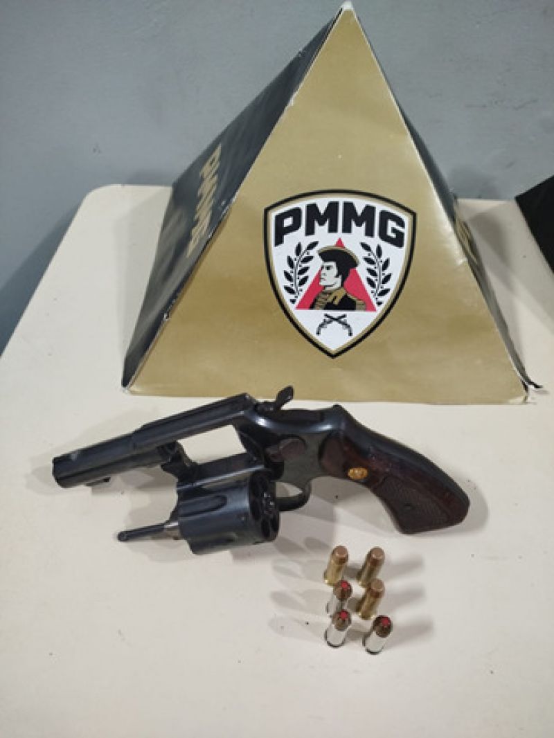 PM RETIRA ARMA DE FOGO DE CIRCULAÇÃO APÓS AMEAÇA EM FORMIGA