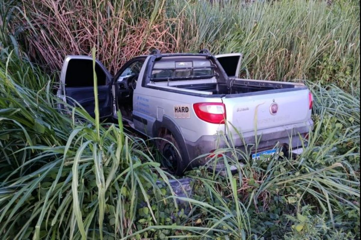 CAPOTAMENTO NA BR-354 DEIXA MOTORISTA FERIDO EM FORMIGA