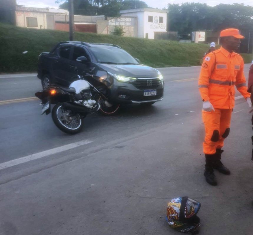 JOVEM FICA FERIDO EM COLISÃO ENTRE AUTOMÓVEL E MOTOCICLETA EM FORMIGA