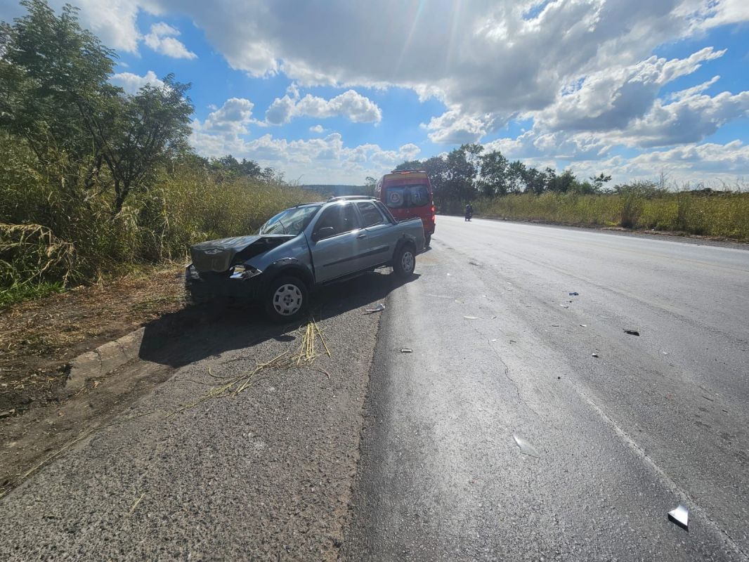 ENGAVETAMENTO DE VEÍCULOS NA BR-354 EM ARCOS