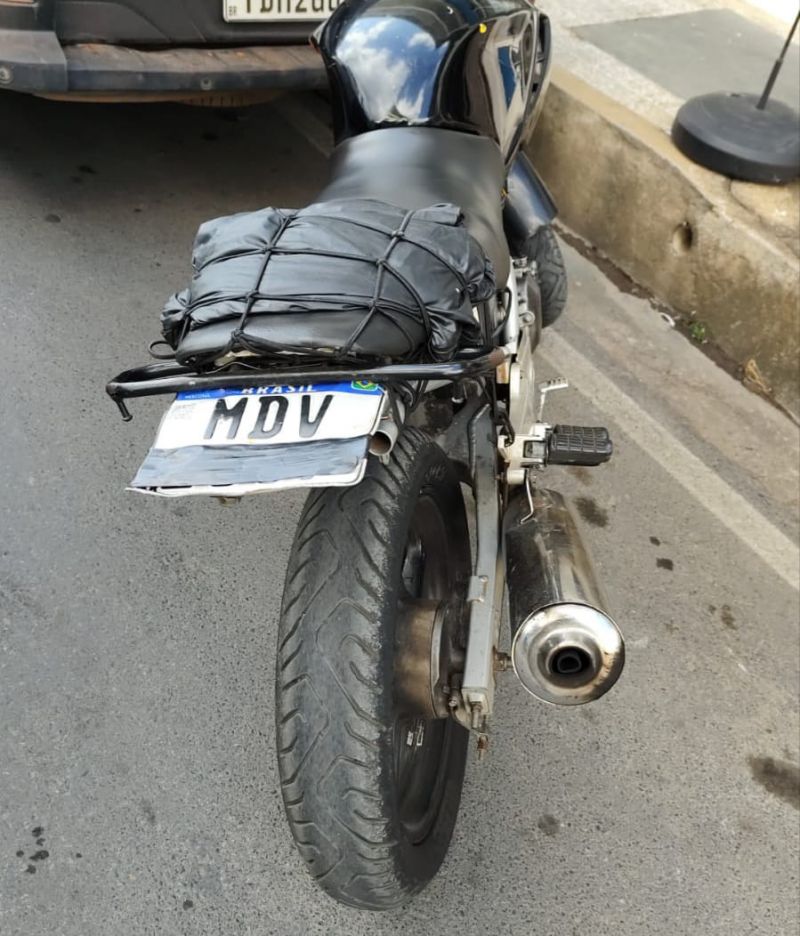 HOMEM É PRESO POR ADULTERAR PLACA DE MOTO EM ARCOS