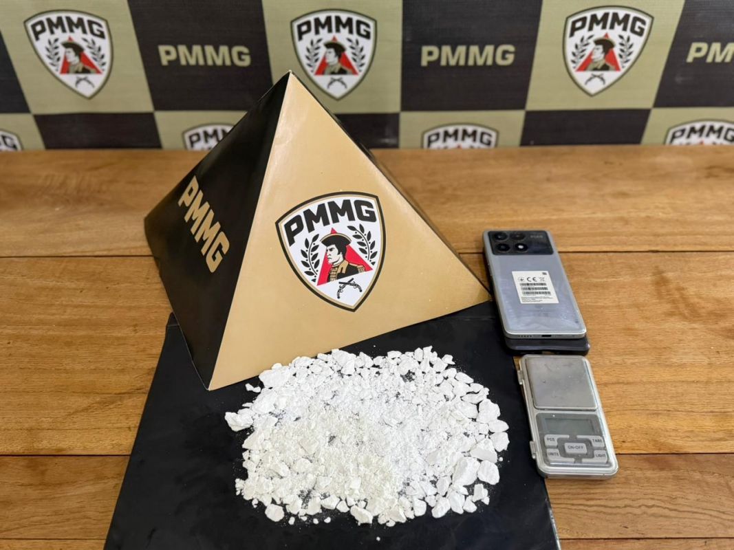 HOMEM É PRESO POR TRÁFICO DE DROGAS EM BAMBUÍ