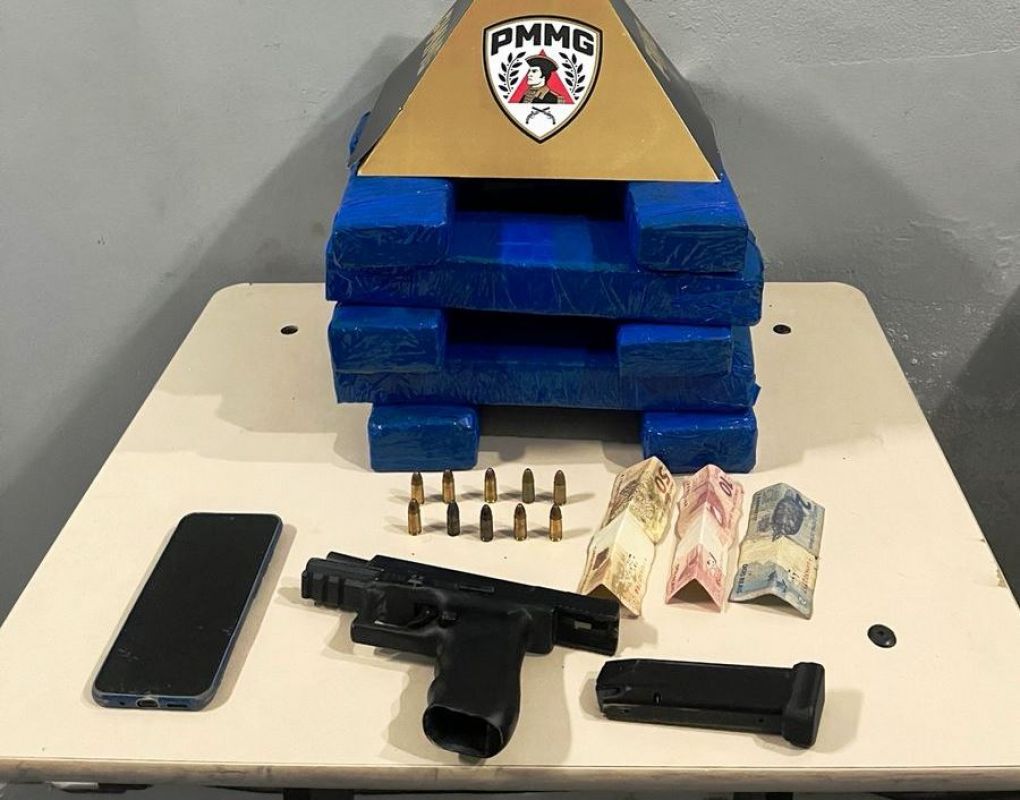 PM APREENDE GRANDE QUANTIDADE DE DROGAS E ARMA DE FOGO EM FORMIGA