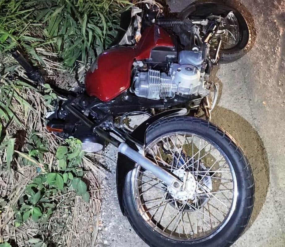 DOIS FERIDOS EM COLISÃO TRASEIRA ENTRE MOTO E CARRO NA BR-354 EM ARCOS