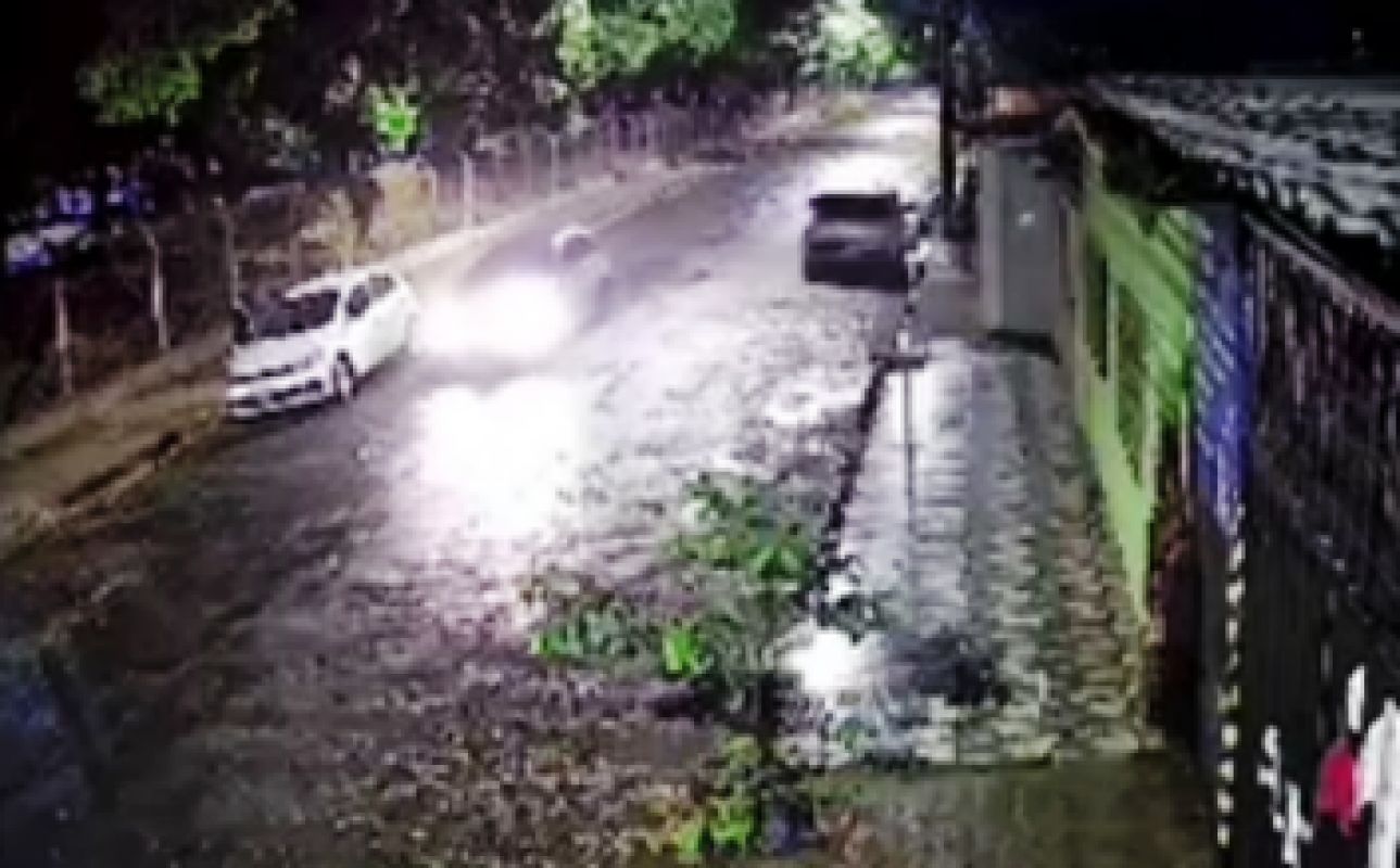 HOMEM É MORTO A TIROS NO BAIRRO BRASÍLIA EM ARCOS
