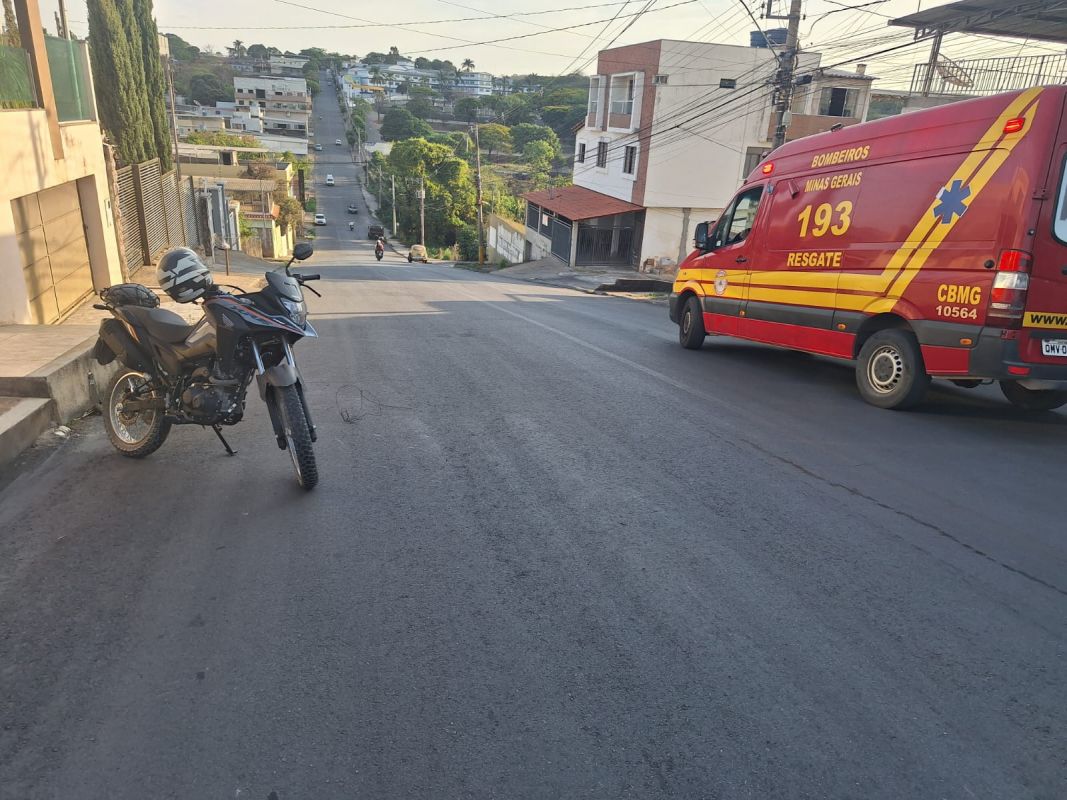 MOTOCICLISTA É ATINGIDO POR CABO DE INTERNET EM FORMIGA 
