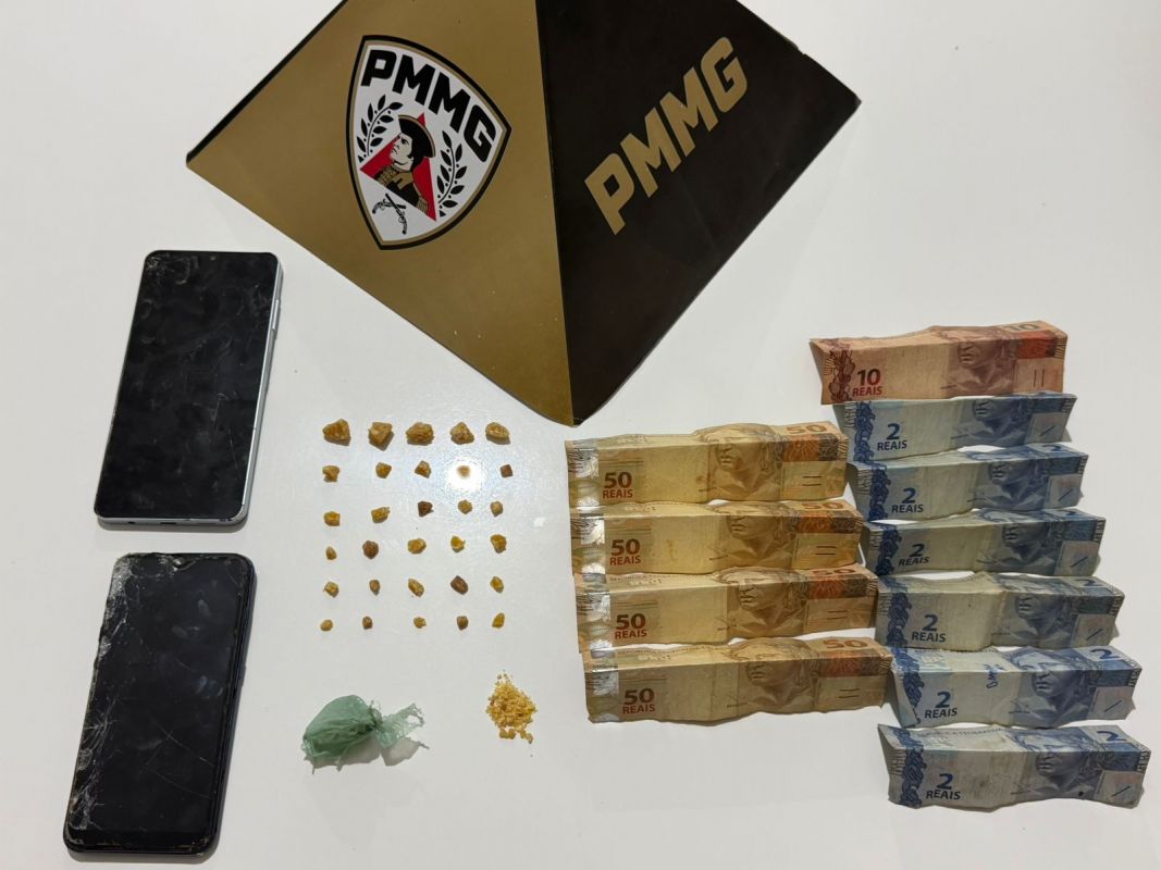 POLÍCIA MILITAR DE BAMBUÍ PRENDE INDIVÍDUOS POR TRÁFICO DE DROGAS, NO BAIRRO LAVA-PÉS