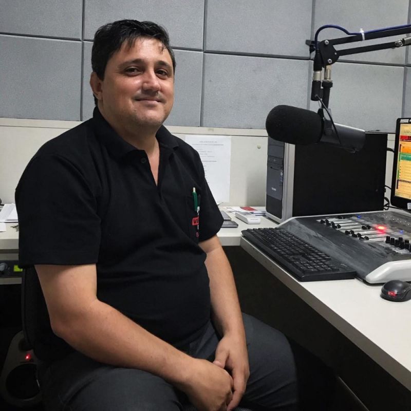 A versalidade de Anderson de Oliveira; O 'Di Oliveira' da Rádio Vertical FM