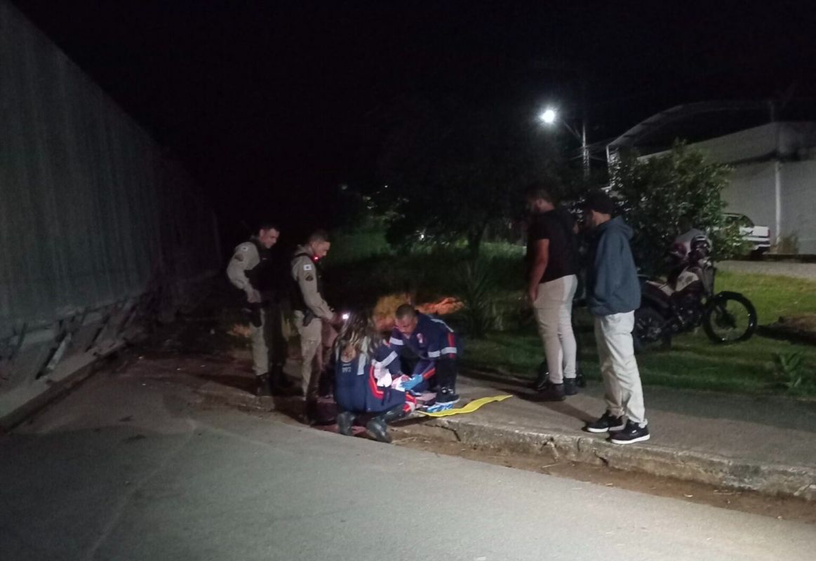 MOTOCICLISTA FICA FERIDO APÓS COLISÃO COM TREM EM FORMIGA