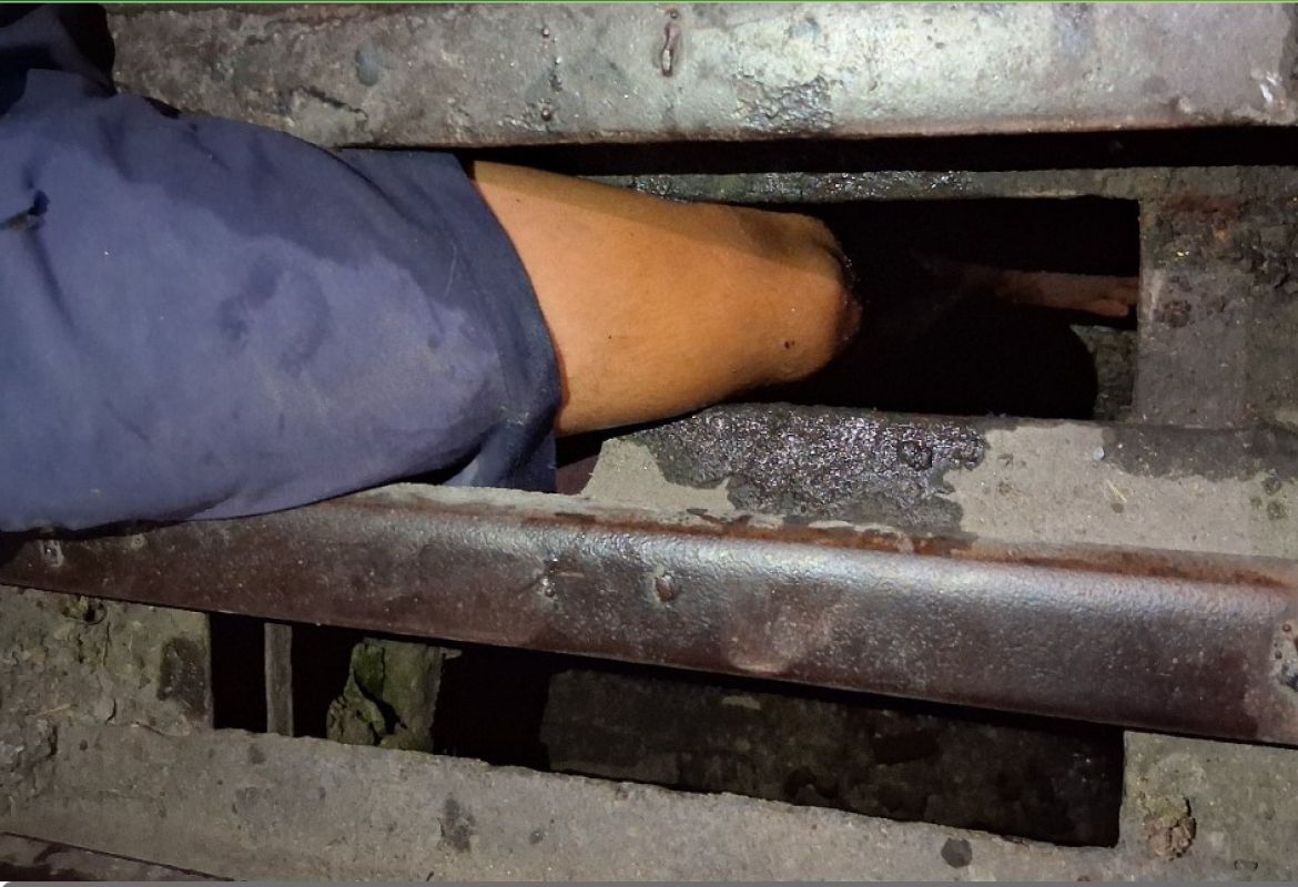 CRIANÇA FICA COM A PERNA PRESA EM BUEIRO NO BAIRRO NOVO SÃO JUDAS EM ARCOS