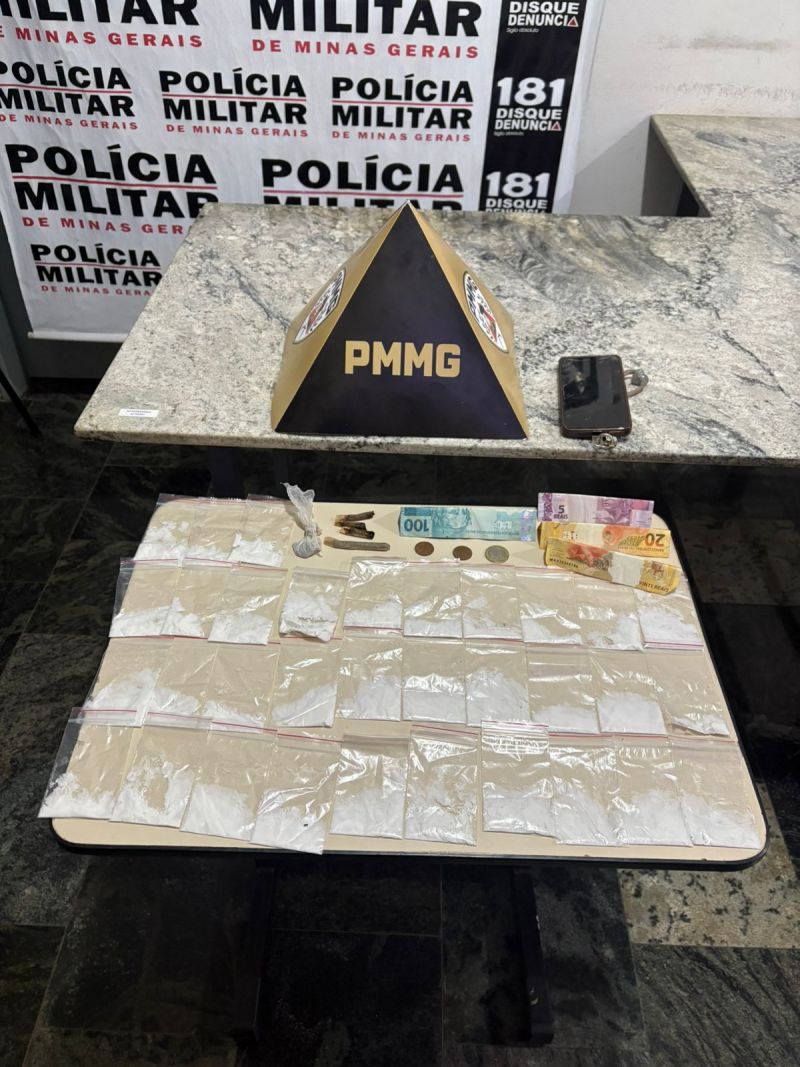 MULHER É PRESA POR TRÁFICO DE DROGAS EM ITAPECERICA