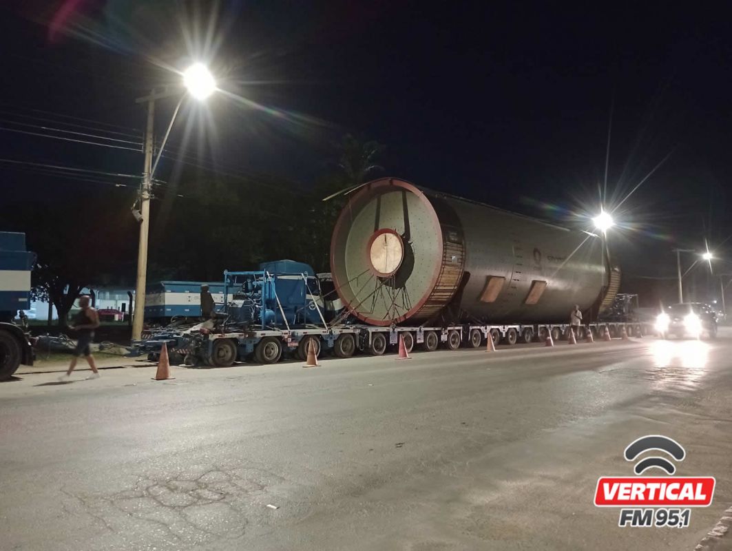 MEGACARGA PASSA PELO PERÍMETRO URBANO DE ARCOS