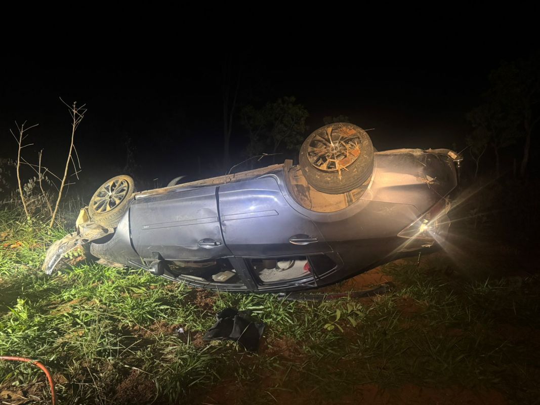 Mulher morre em capotamento de veículo na BR-354 entre Arcos e Formiga