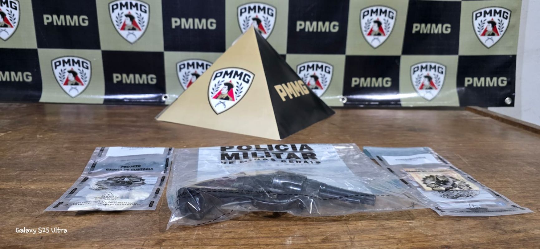 DOIS SÃO PRESOS POR PORTE ILEGAL DE ARMA DE FOGO EM ARCOS