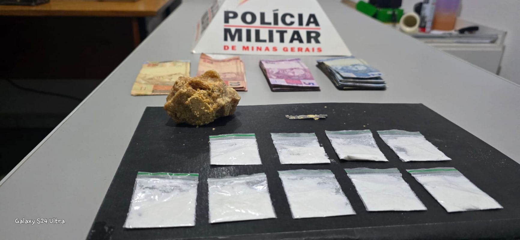 PM apreende crack e cocaína no bairro Novo Eldorado, em Arcos