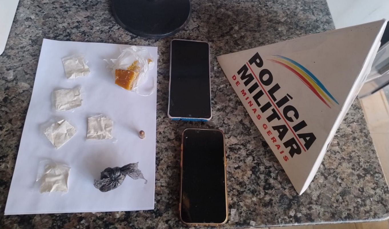POLÍCIA MILITAR APREENDE ENTORPECENTES E RECUPERA VEÍCULO FURTADO EM FORMIGA