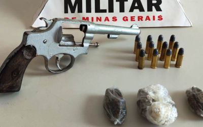 FORMIGA - POLÍCIA MILITAR REALIZA A APREENSÃO DE ARMA DE FOGO E DROGAS 