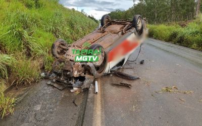 MOTORISTA FICA FERIDO APÓS CAMINHONETE CAPOTAR NA BR-354, EM BAMBUÍ