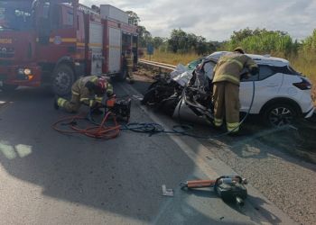 HOMEM MORRE EM COLISÃO ENTRE AUTOMÓVEL E CARRETA NA BR-354 ENTRE ARCOS E FORMIGA